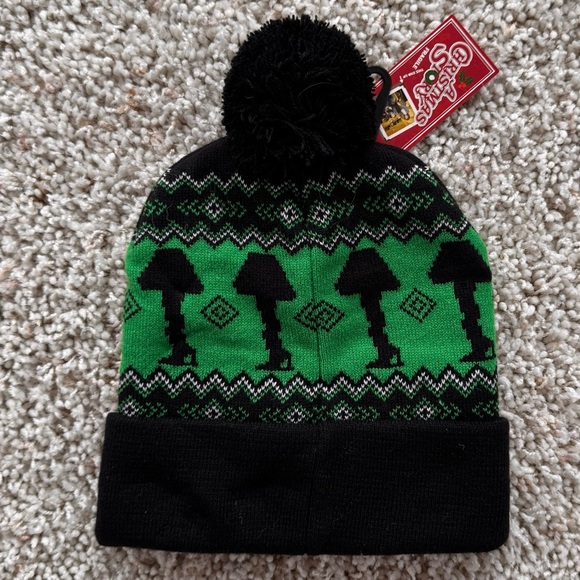 A Christmas Story Iconic “Leg Lamp” Pom Beanie Hat NWT 🦵💡 💚🖤❤️ - Picture 2 of 2